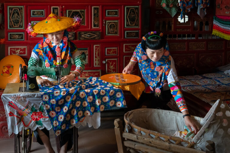 Chongwu Huian Woman - sewing